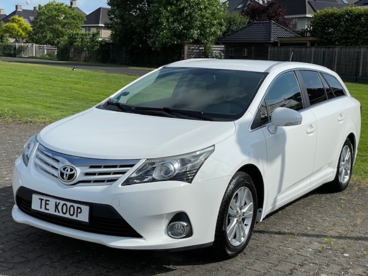 Toyota Avensis - 1.8 VVT-I Business / ECC/ Cruise/ Camera/ LM/ Stoelverwarming - AutoWereld.nl