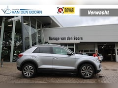 Volkswagen T-Roc - 1.5 TSI, Stoel- en Stuurverwarm, Massagestoel, Trekhaak, CarPlay/Android etc