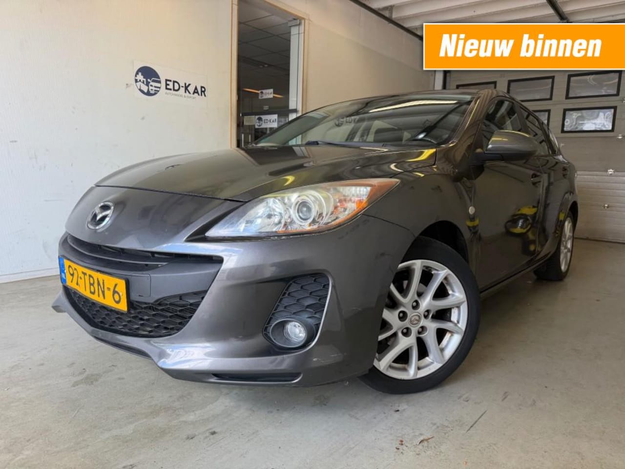 Mazda 3 - 1.6 Navigator CLIMA NAVI PDC LMV Nieue koppeling trekhaak NAP APK 1-2027 - AutoWereld.nl