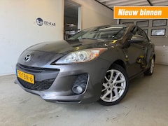 Mazda 3 - 3 1.6 Navigator CLIMA NAVI PDC LMV Nieuwe koppeling trekhaak NAP APK 1-2027