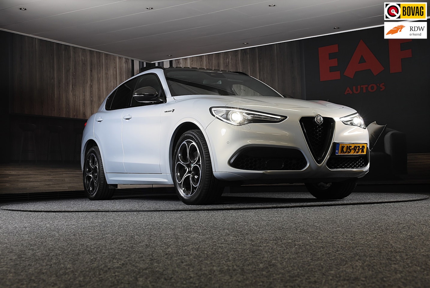 Alfa Romeo Stelvio - 2.0 T AWD Veloce Ti / Carbon / Acc / Lane Assist / Dode Hoek / Camera / Open Panoramadak / - AutoWereld.nl