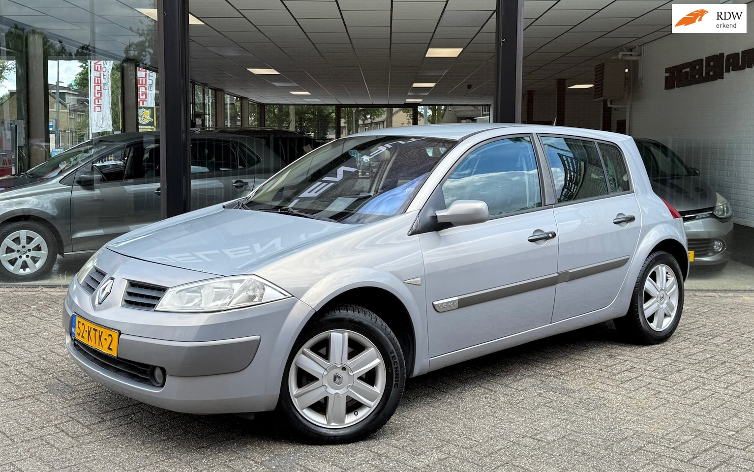 Renault Mégane - 1.6-16V AUTOMAAT | CAMERA | CLIMATE | CARPLAY - AutoWereld.nl