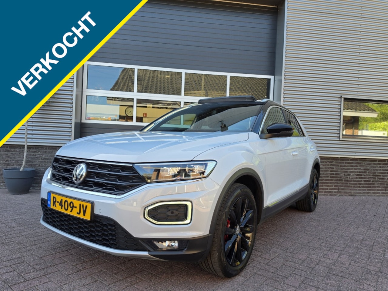 Volkswagen T-Roc - | Pano dak | Carplay | Trekha 1.5 TSI Sport BnsR - AutoWereld.nl