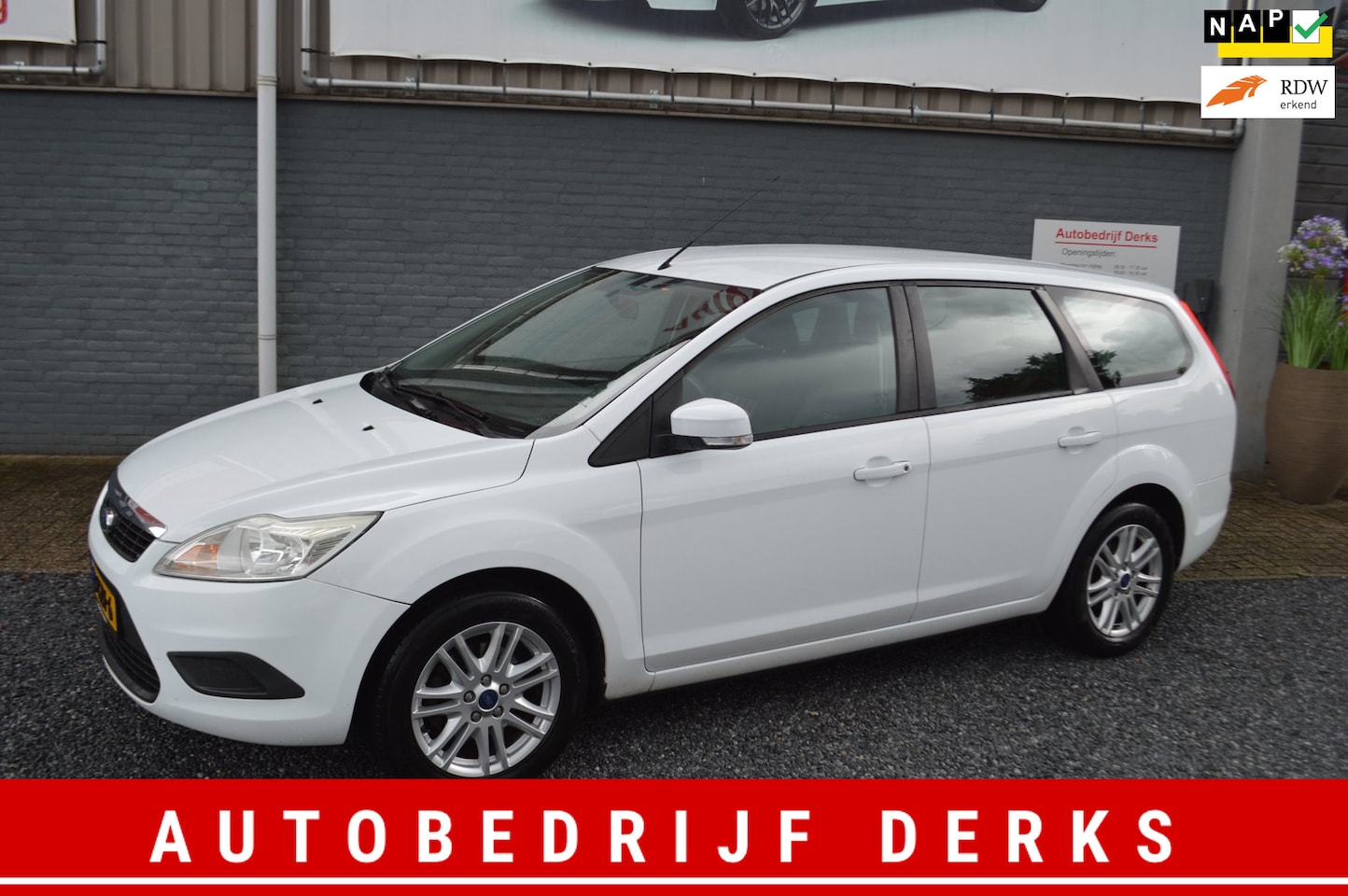 Ford Focus Wagon - 1.8 Trend Flexi Fuel Airco 5Drs Trekhaak Jaar APK - AutoWereld.nl