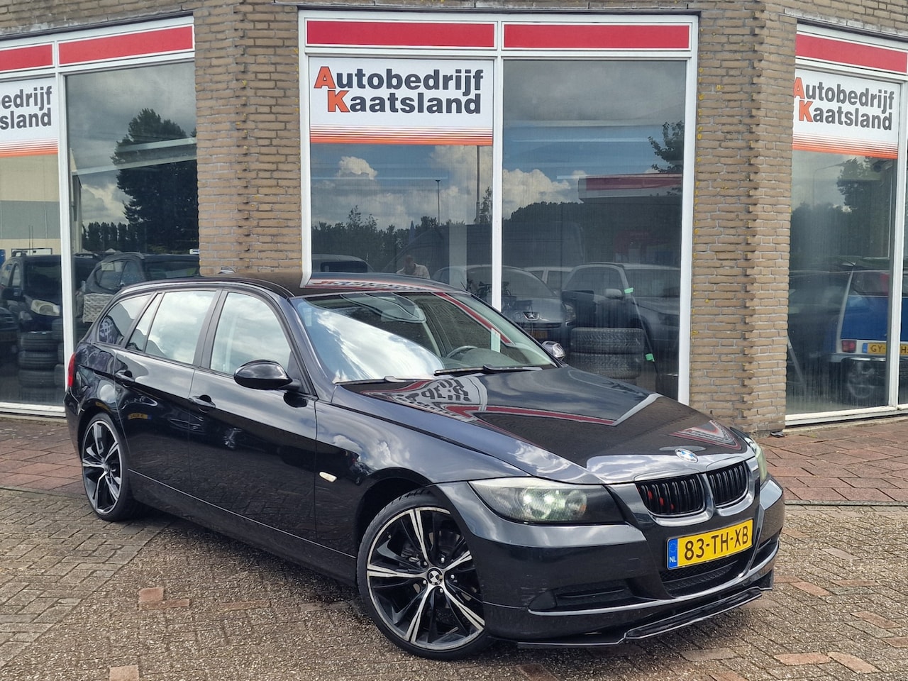 BMW 3-serie Touring - 318i Business Line - Trekhaak - Navi - Cruise - AutoWereld.nl