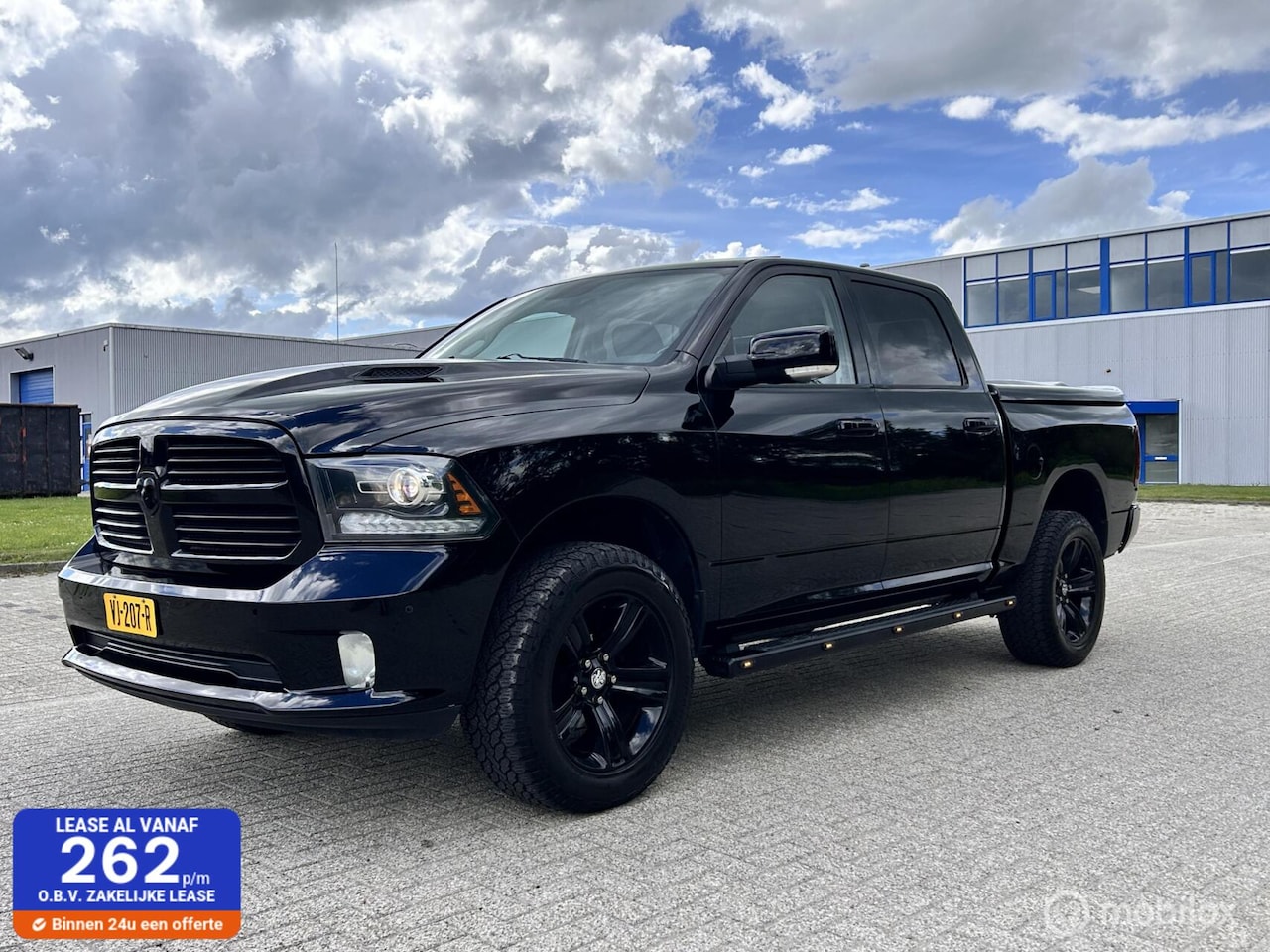 Dodge Ram 1500 - 5.7 V8 Crew Cab 6'4 sport black out MARGE - AutoWereld.nl