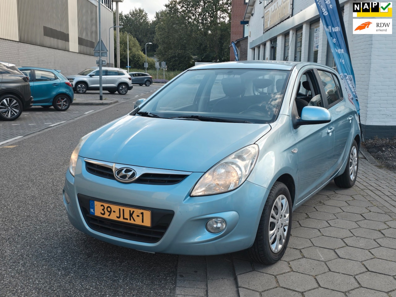 Hyundai i20 - Hyundai*rijd rem schakel perfect*niuwe koppeling*airco ijs*inruil mog!!! 1.4i DynamicVersi - AutoWereld.nl