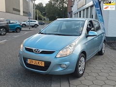 Hyundai i20 - Hyundai*rijd rem schakel perfect*niuwe koppeling*airco ijs*inruil mog 1.4i DynamicVersion