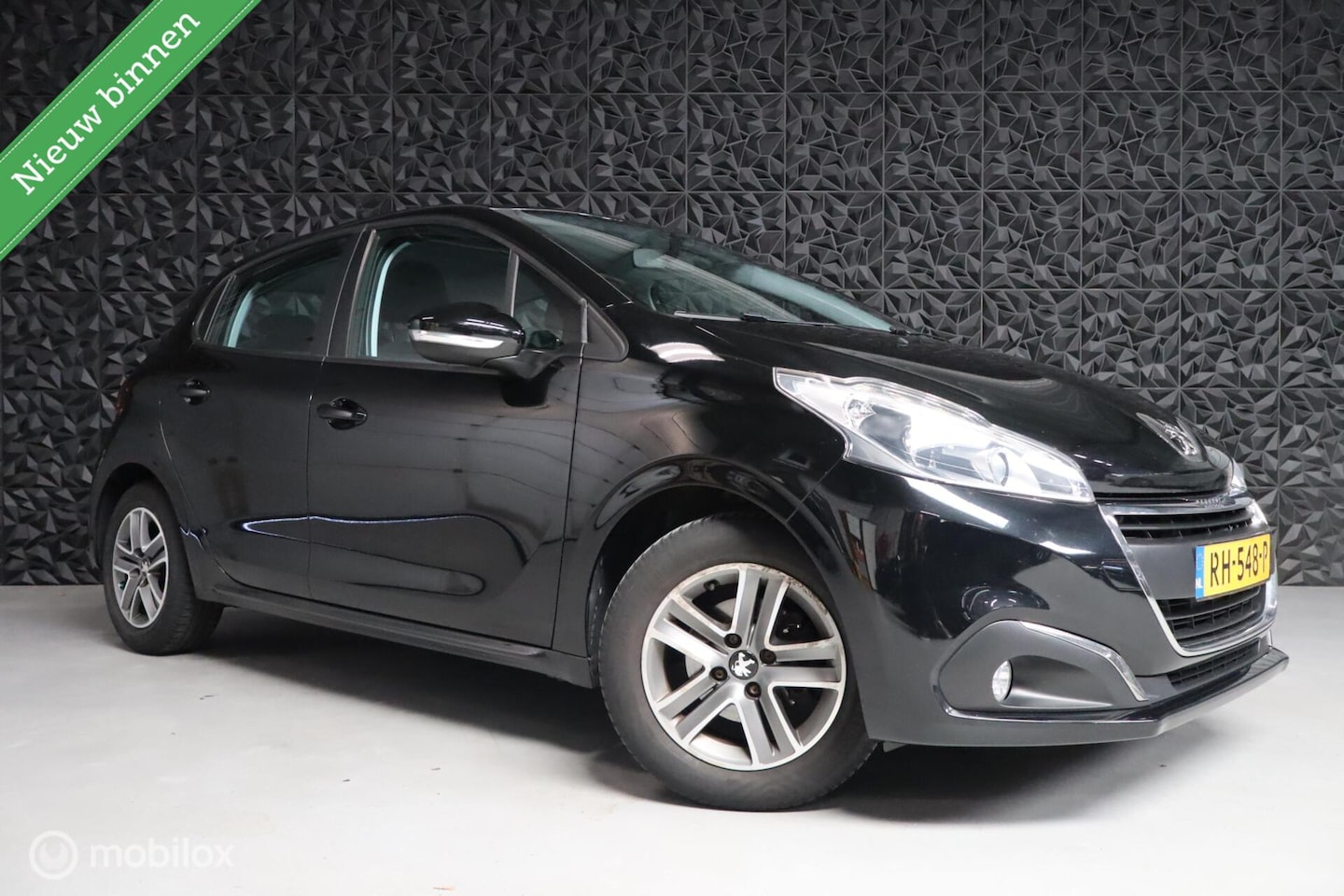 Peugeot 208 - 1.2 PureTech Blue Lion | Carplay | AC| P-Sensor - AutoWereld.nl
