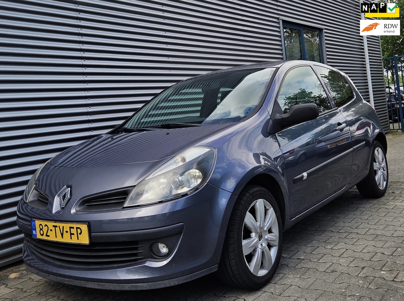 Renault Clio - 1.4-16V Dynamic 02-2007 Blauw Metallic - AutoWereld.nl