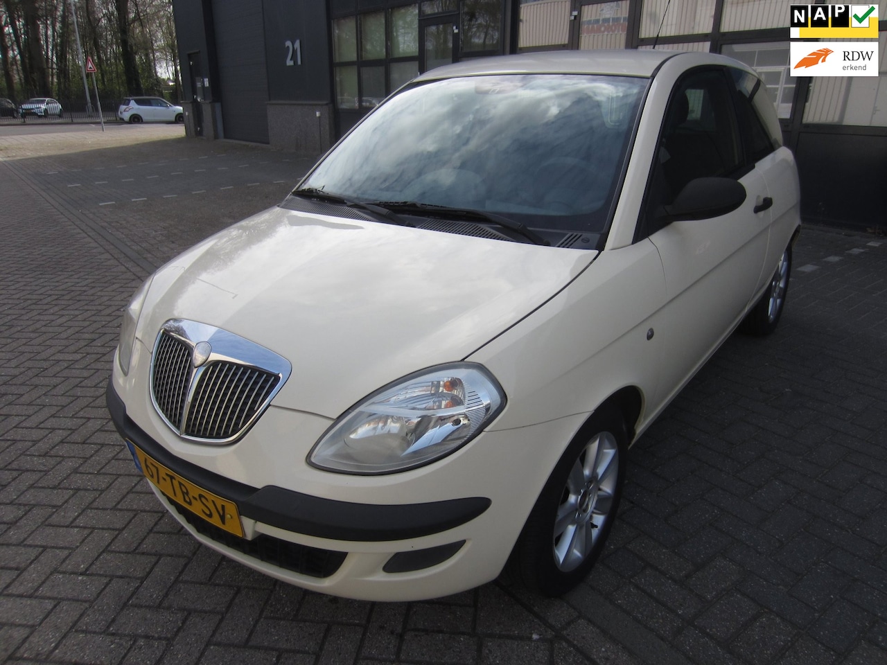 Lancia Y(psilon) - Ypsilon 1.2 2006 Airco NAP! APK! - AutoWereld.nl