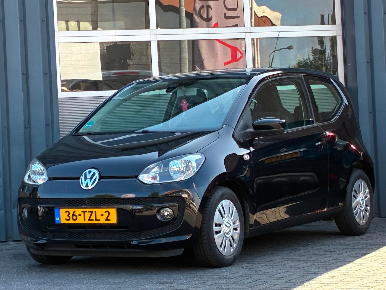 Volkswagen Up! - 1.0 move up! Airco Stoelverwarming Navigatie - AutoWereld.nl