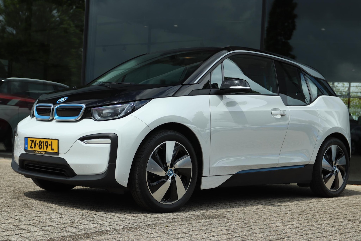 BMW i3 - BASIS 120AH 42KWH SOH 94% | NAVI | ORIG. NL | PDC | LED | LMV - AutoWereld.nl