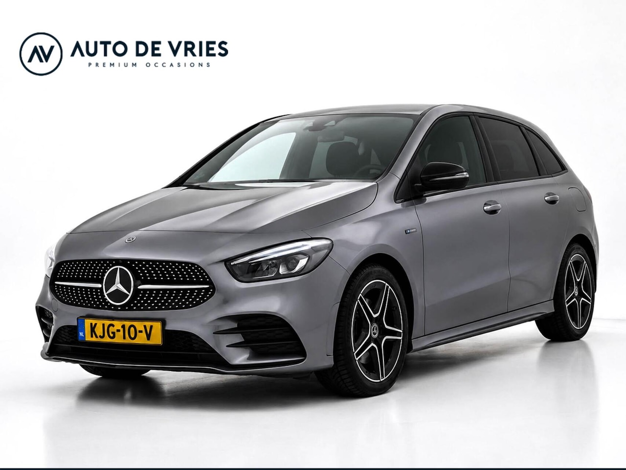 Mercedes-Benz B-klasse - 250 e AMG Business Solution | Navigatie | Camera | Sfeerverlichting | Trekhaak - AutoWereld.nl