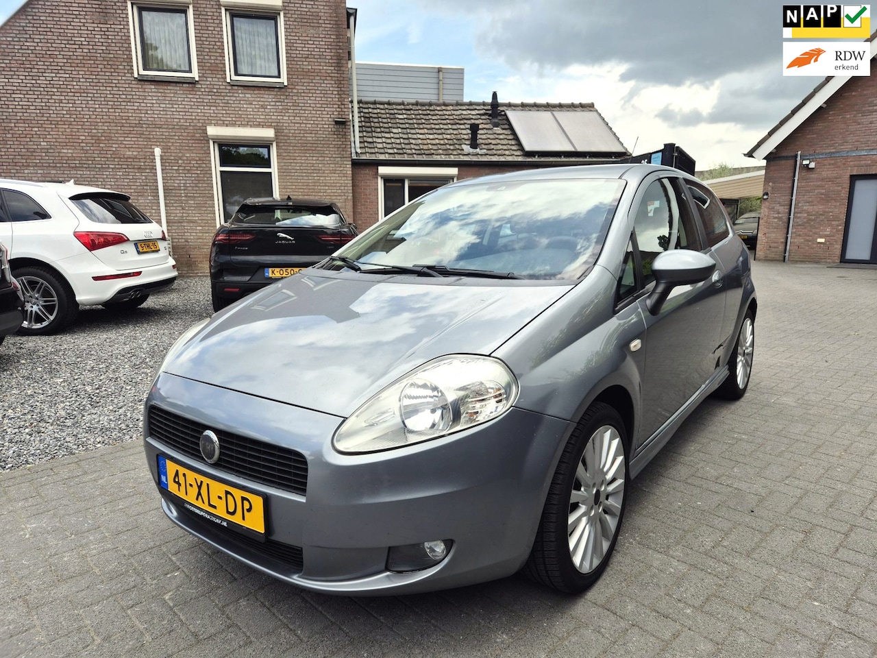 Fiat Grande Punto - 1.4-16V Sport Airco 17 Inch sportvelgen 6 versnellingen - AutoWereld.nl