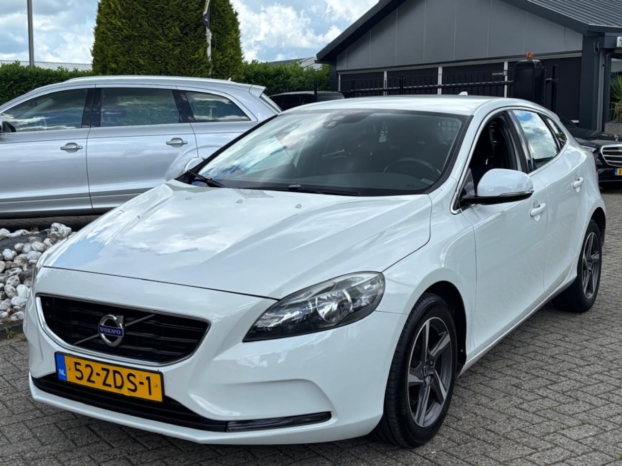 Volvo V40 - 1.6 T3 Momentum 2012 Wit Onderhoudshistorie - AutoWereld.nl