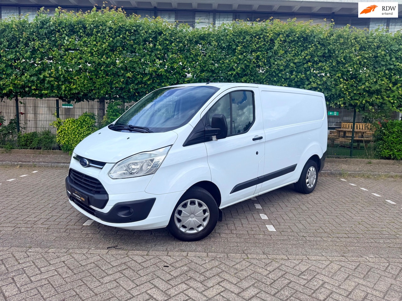 Ford Transit Custom - 270 2.2 TDCI L1H1 NAP APK AIRCO 3 PERSOON NAVI BLUETOOTH CRUISE CONTROL TREKHAAK - AutoWereld.nl