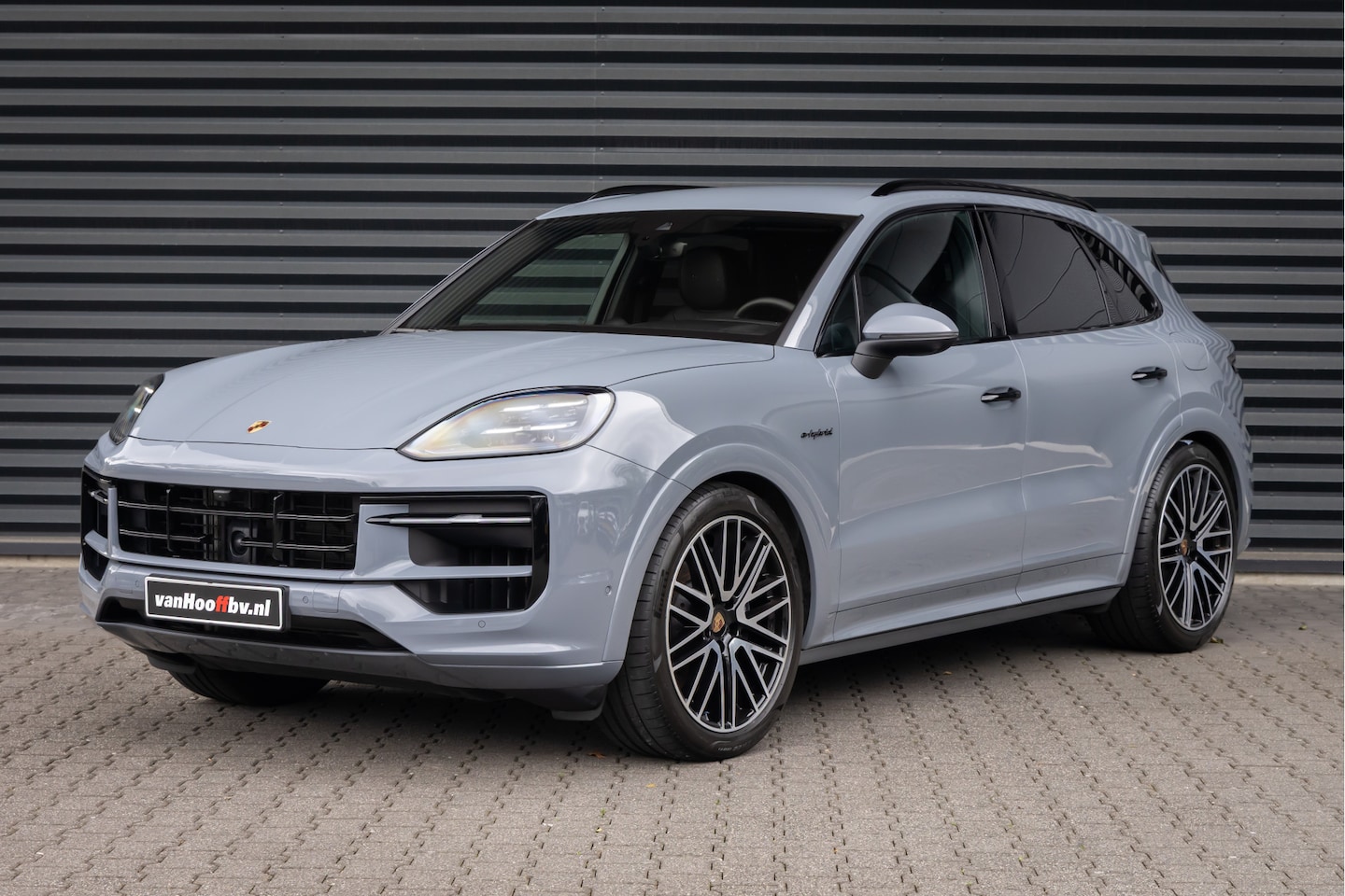 Porsche Cayenne - 3.0 E-Hybrid Sport Design - Achterassturing - AutoWereld.nl