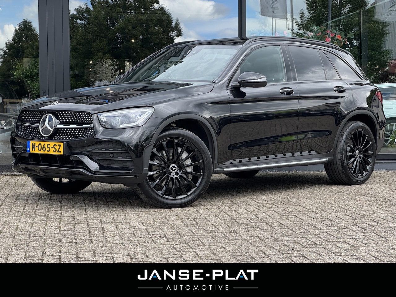 Mercedes-Benz GLC-klasse - 300e 4MATIC AMG Pano | Trekhaak | Camera | - AutoWereld.nl