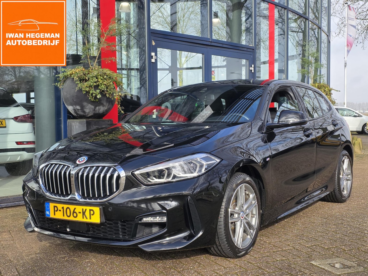 BMW 1-serie - 120i M-Sport | Navigatie | Sportstoelen | Cruise Control | Apple carplay / Android auto - AutoWereld.nl