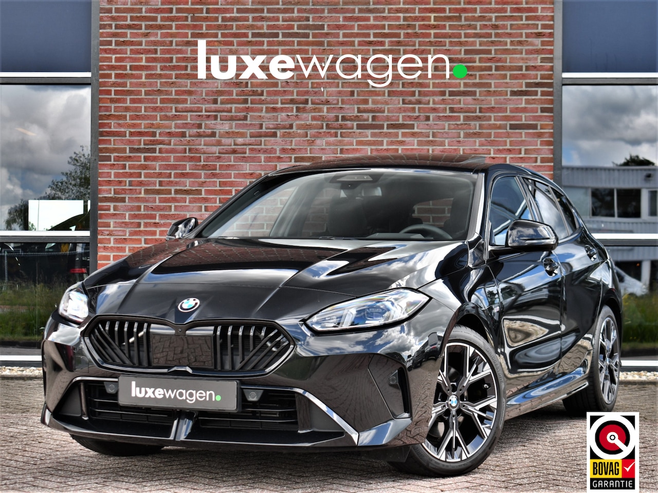 BMW 1-serie - 120 M-Sport Pano ACC 360 HUD El-Klep 18inch Shadowline - AutoWereld.nl