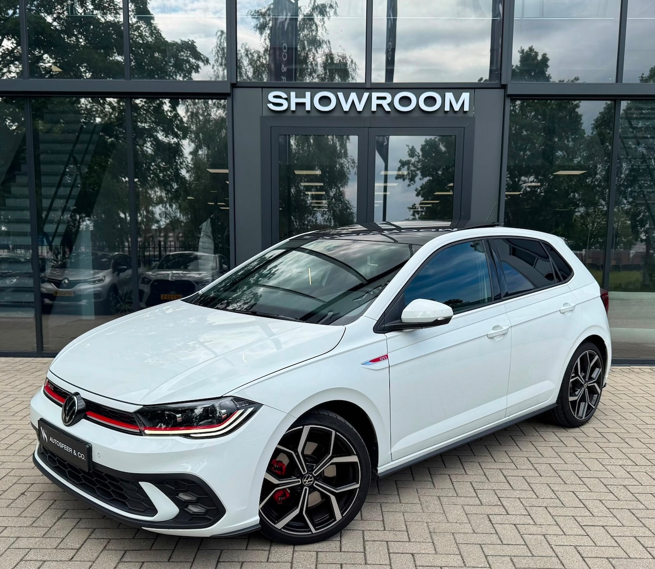 Volkswagen Golf - 2.0 TSI GTI PANO KEYLESS BEATS - AutoWereld.nl