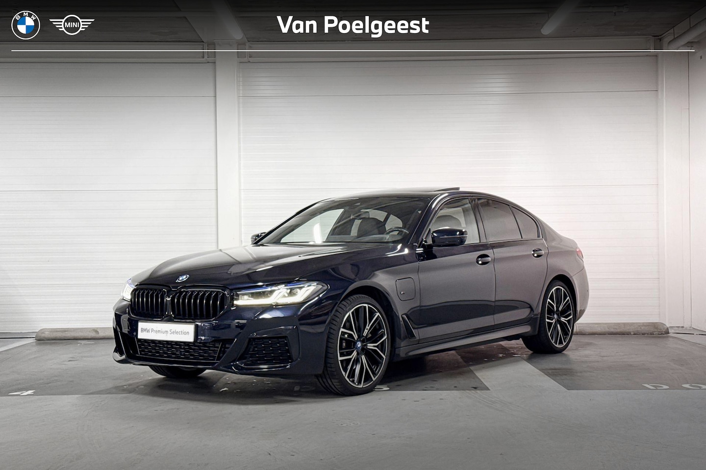 BMW 5-serie - Sedan 530e Business Edition Plus | M-Sport | Schuif-/kanteldak | Comfort Access | Stuurwie - AutoWereld.nl