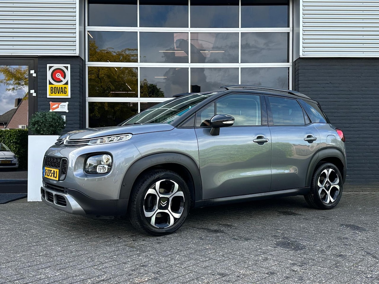 Citroën C3 Aircross - 1.2 S&S Shine Automaat, Camera, CarPlay, Cruise, Trekhaak, Head-Up, PDC - AutoWereld.nl