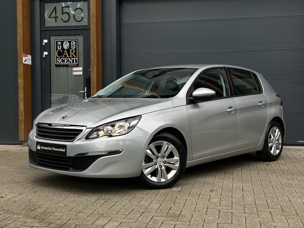 Peugeot 308 - 1.2 e-THP Blue Lease NAP, Trekhaak, Cruise, Navi etc! - AutoWereld.nl