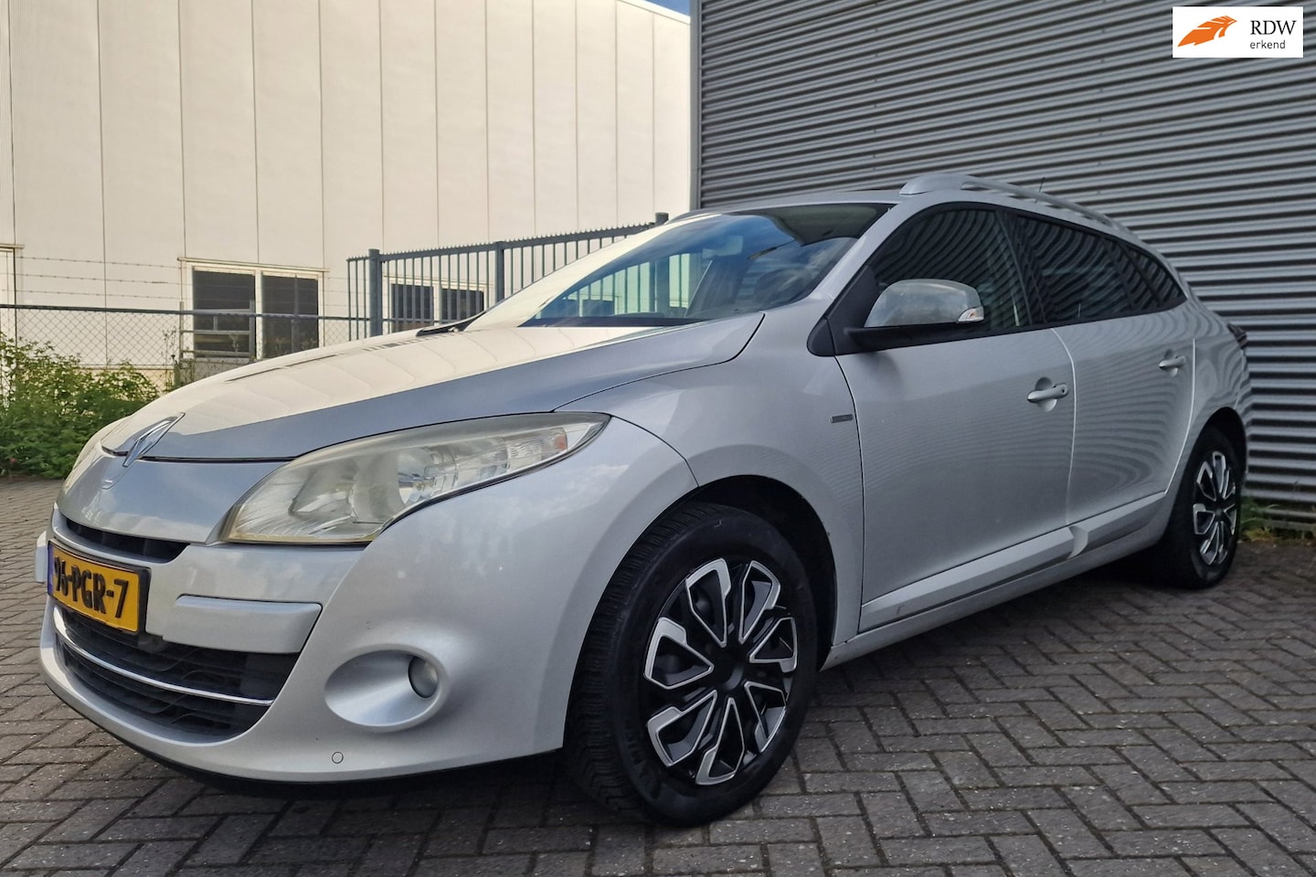Renault Mégane Estate - 1.4 TCe Bose NAVI PSENSOR CRUISE 3 X SLEUTELS LEDER - AutoWereld.nl