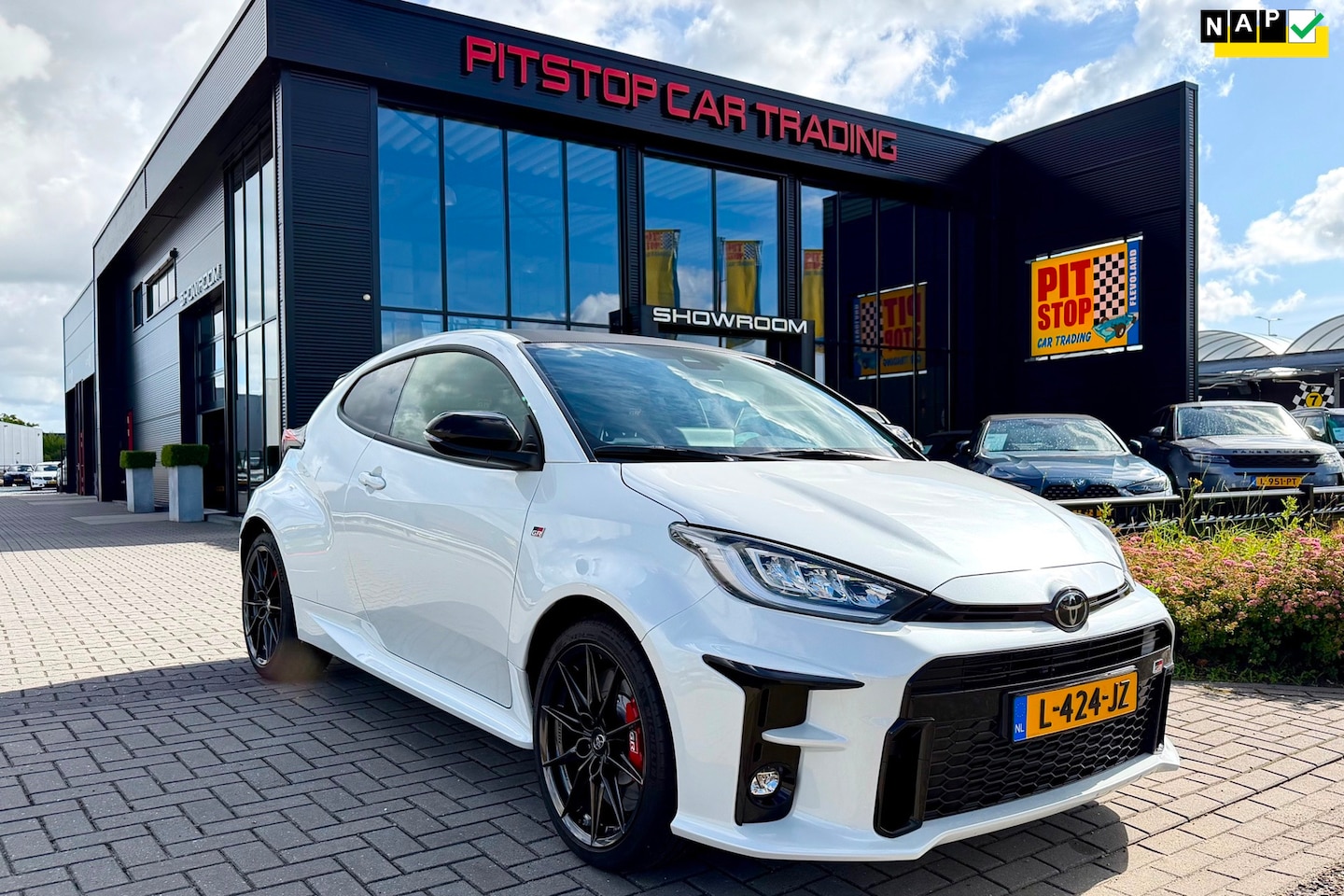 Toyota Yaris - 1.6 GR Performance 1.6 GR Performance, 1e eigenaar, NL Auto, Milltek, Uniek!! - AutoWereld.nl