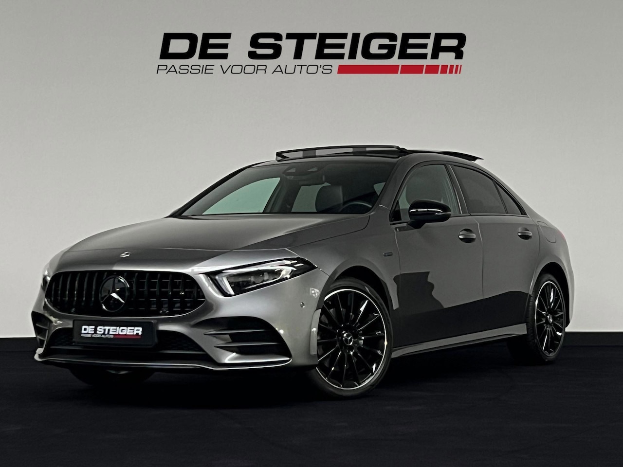 Mercedes-Benz A-klasse - 250 e AMG A35 Blackpack Pano Sfeer CarPlay 19 inch - AutoWereld.nl