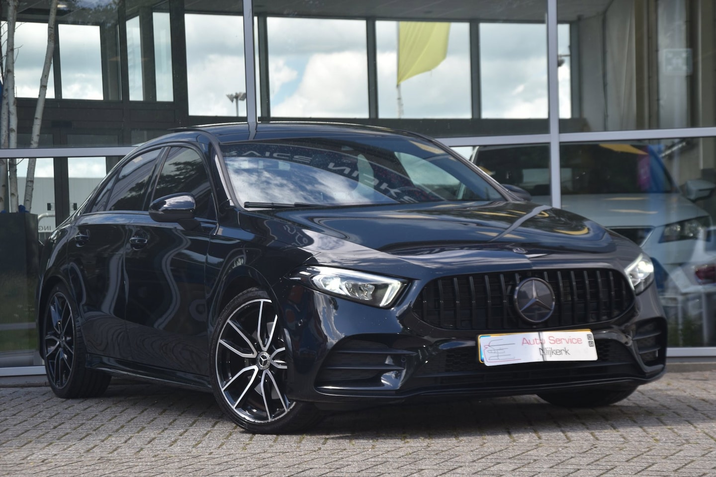 Mercedes-Benz A-klasse - 250 Premium Plus Leder Pano.dak Nav. Led Camera AMG - AutoWereld.nl