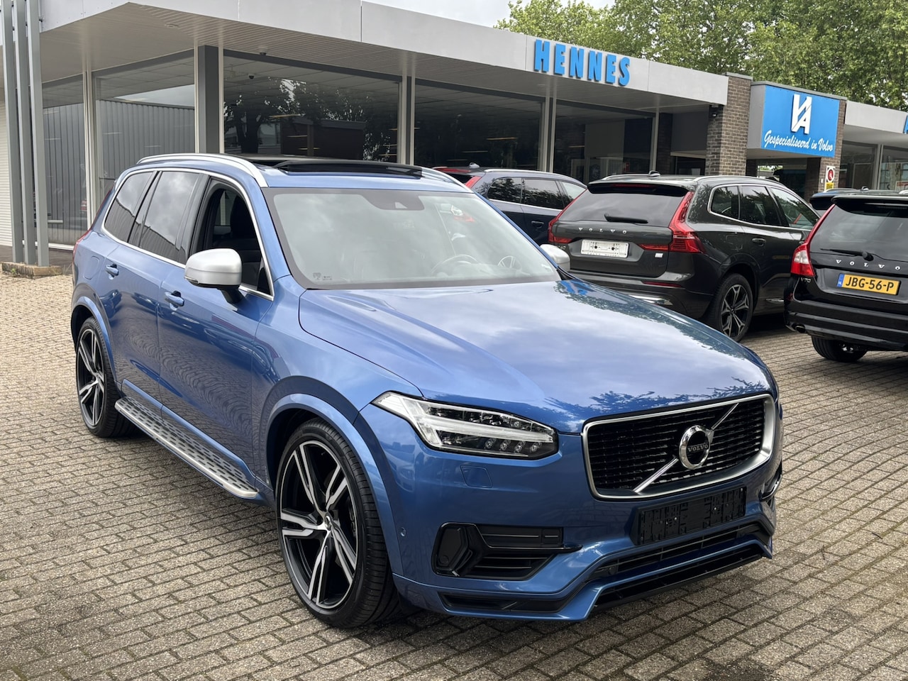 Volvo XC90 - T8 AWD R-Design B&W HeadUp Luchtvering Pano DAB - AutoWereld.nl