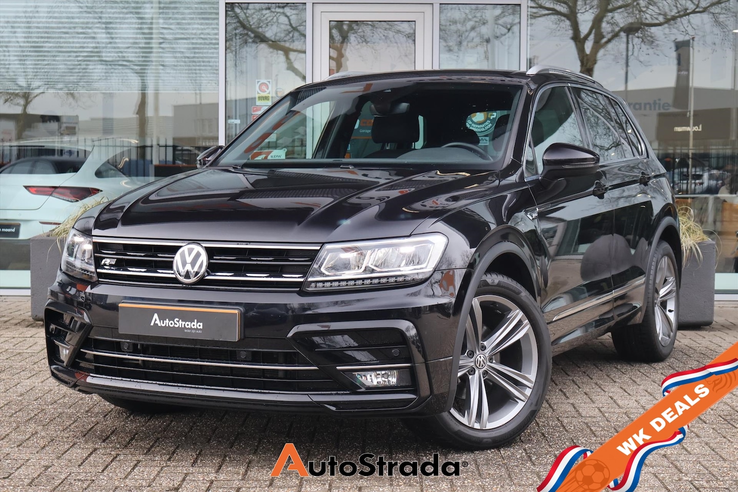 Volkswagen Tiguan - 1.5 R-Line TSI ACT 150pk | LED | Trekhaak | Virtual | Climate | Adaptive Cruise | Navigati - AutoWereld.nl