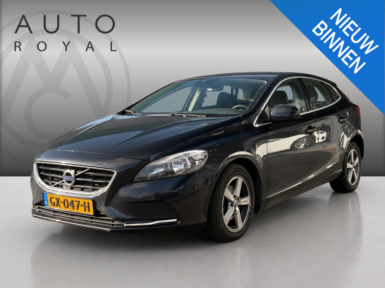 Volvo V40 - 2.0 D2 Momentum Business CRUISE | AIRCO | NAVIGATIE - AutoWereld.nl