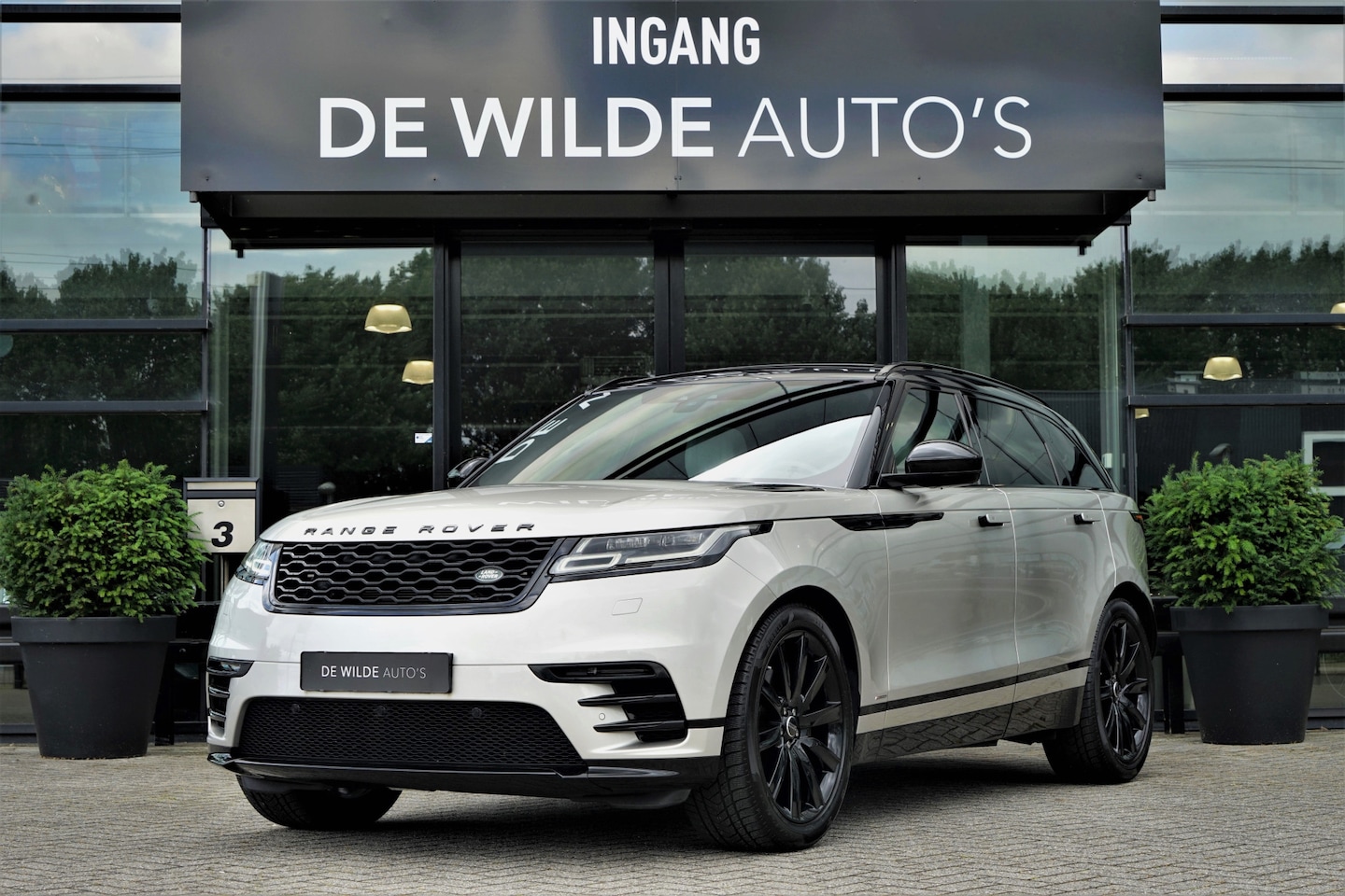 Land Rover Range Rover Velar - 2.0 P300 AWD R-Dynamic Pano Luchtvering Trekhaak Camera - AutoWereld.nl