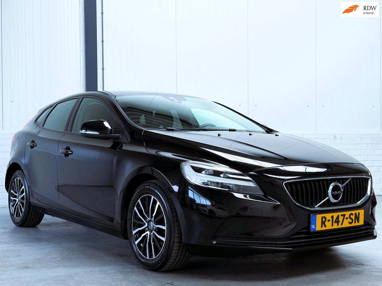 Volvo V40 - 2.0 T2 Inscription|Trekhaak|Full LED - AutoWereld.nl