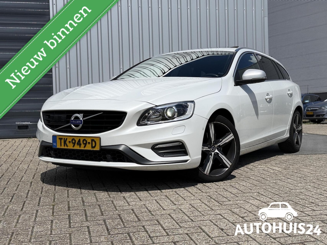 Volvo V60 - 2.0 T4 Business Sport 190PK Luxury-Line|Keyless|Dakje|Adaptive|Camera - AutoWereld.nl