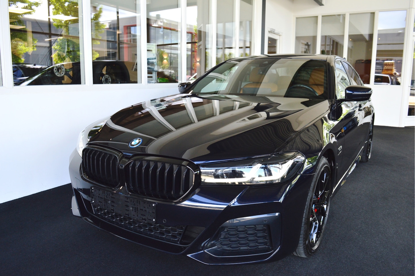 BMW 5-serie - 545e xDrive M-Sportpakket Pro | Comf.Stoel | Trekhaak - AutoWereld.nl