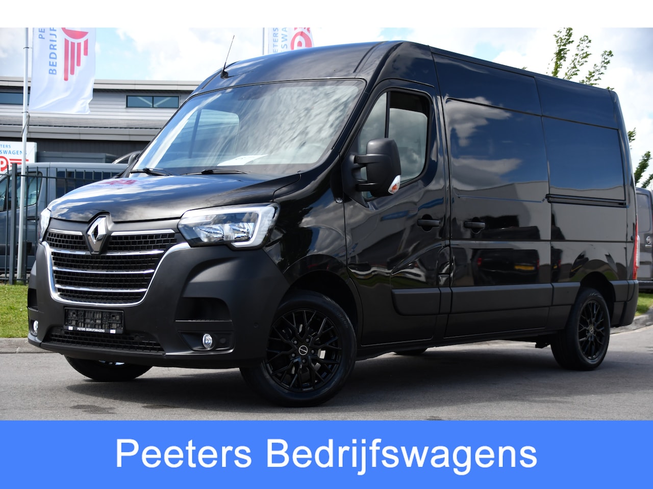 Renault Master - T35 2.3 dCi 150 L2H2 Black Edition Camera, Cruise, 2 x Schuifdeur, LED, Clima, Trekhaak, S - AutoWereld.nl