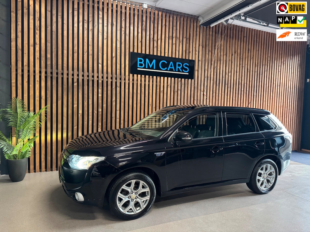 Mitsubishi Outlander - 2.0 PHEV Instyle Schuifdak, Camera, Leer - AutoWereld.nl