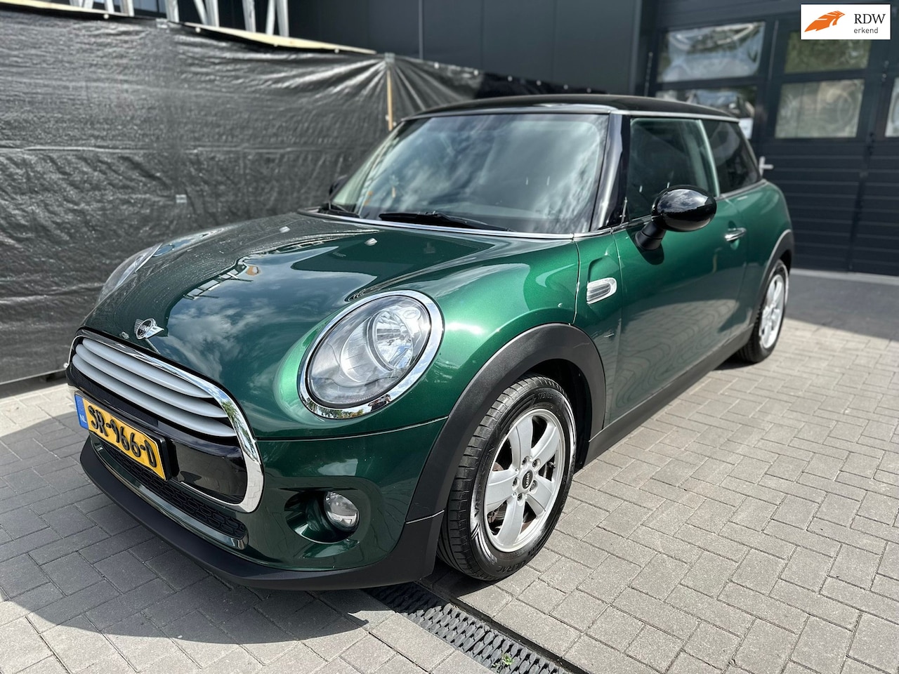 MINI 3-Deurs - 1.5 Chili Serious Business | Navi | Cruise | Airco - AutoWereld.nl