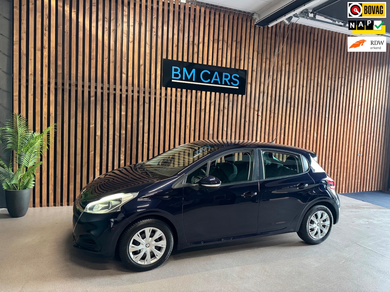 Peugeot 208 - 1.2 PureTech Active Airco, Navigatie,trekhaak - AutoWereld.nl