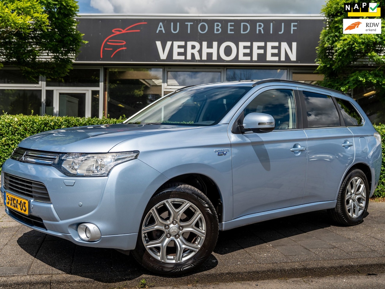 Mitsubishi Outlander - 2.0 PHEV Instyle | PANORAMADAK | XENON | CLIMATE / CRUISE | STOELVERWARMING | LEDER | NAP - AutoWereld.nl