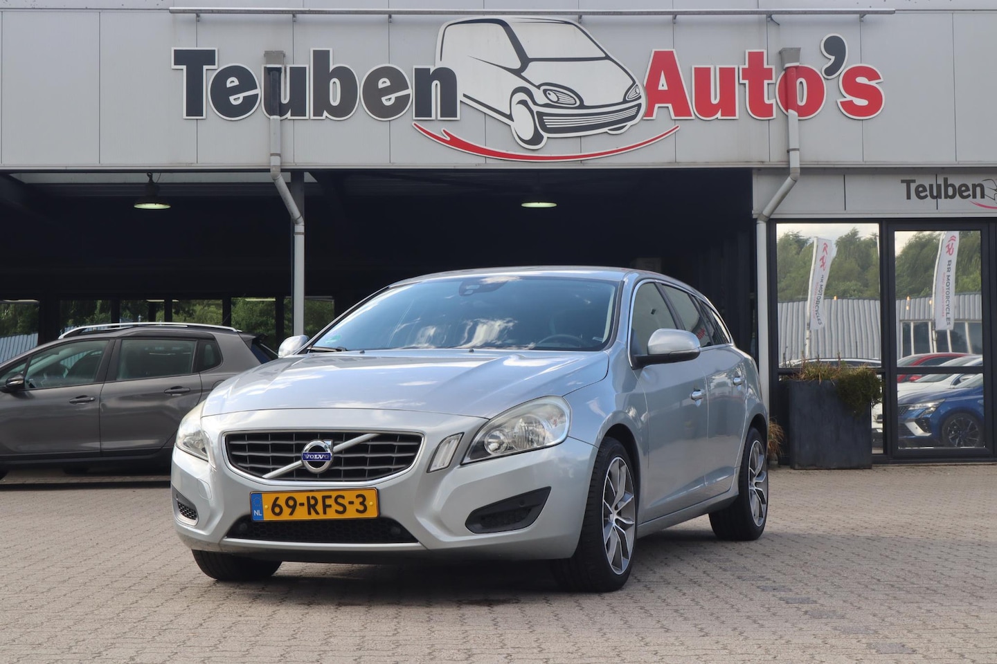 Volvo V60 - 2.0T Momentum Cruise Control, Trekhaak - AutoWereld.nl