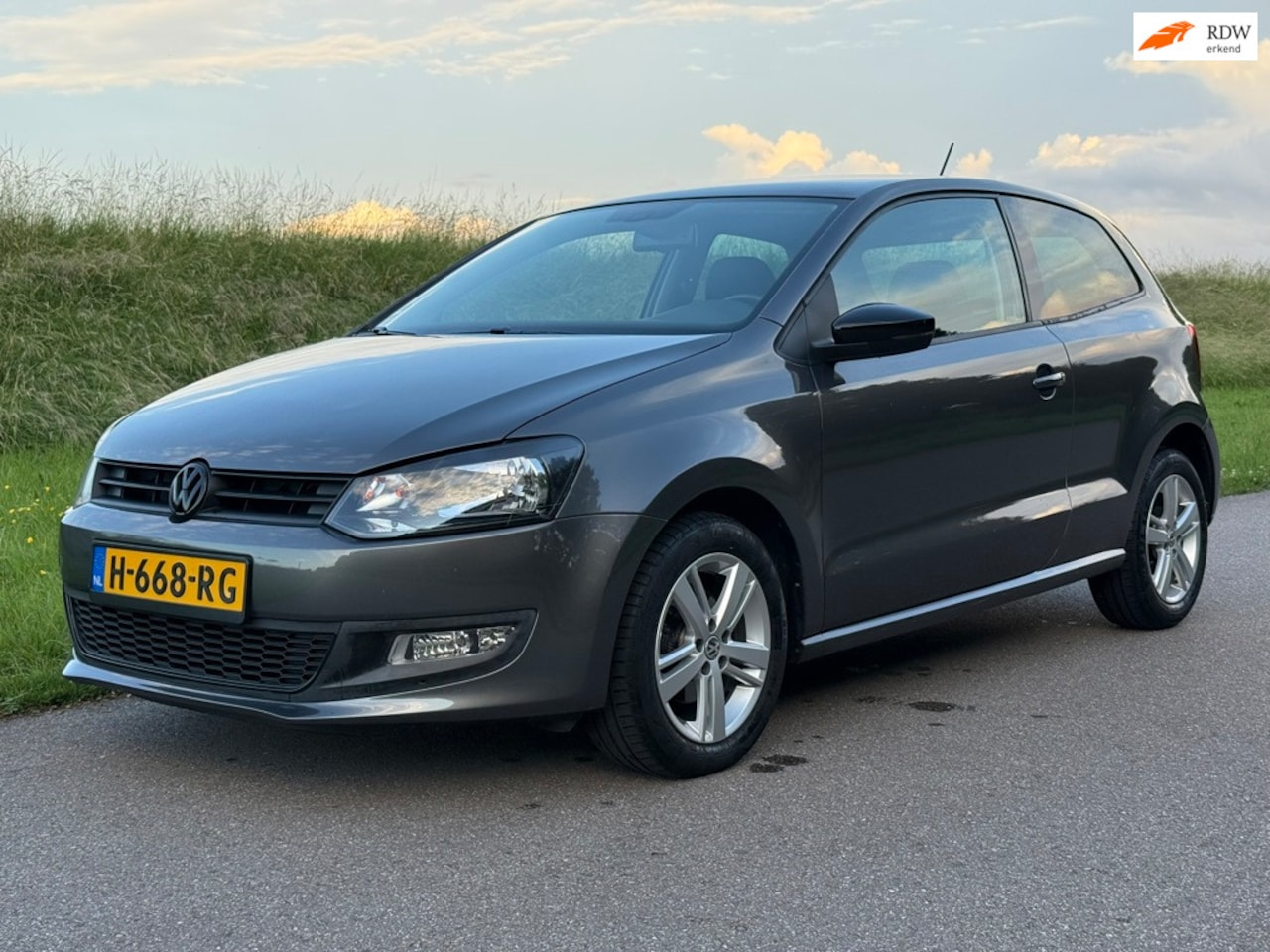 Volkswagen Polo - 1.2 Comfortline| Stoelverwarming | Carplay | Cruise Control - AutoWereld.nl