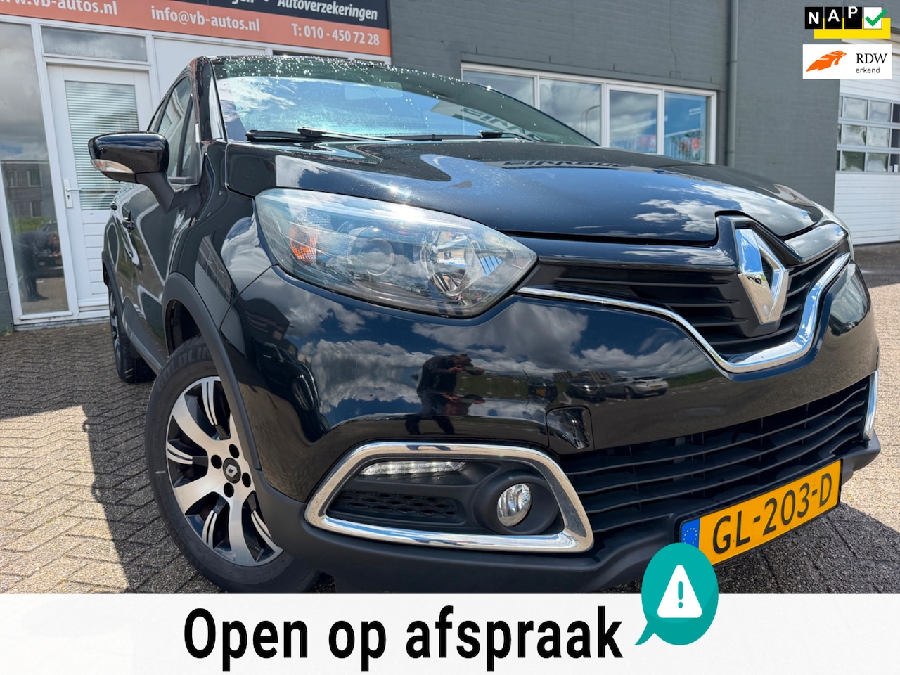 Renault Captur - 0.9 TCe Expression met trekhaak en parkeersensoren en navigatie en bluetooth telefoon en a - AutoWereld.nl