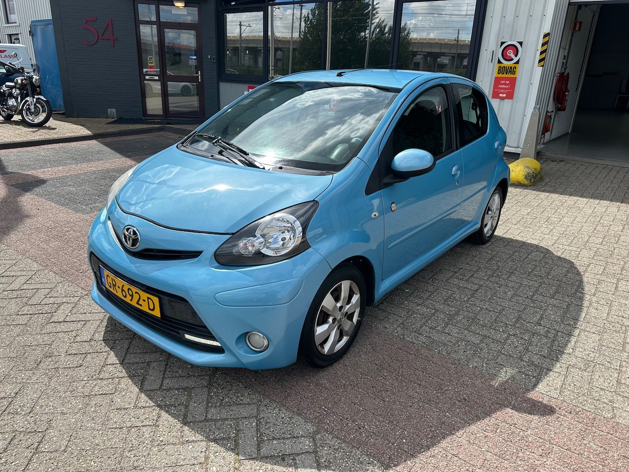 Toyota Aygo - 1.0 VVT-i Dynamic Blue 1.0 VVT-i Dynamic Blue - AutoWereld.nl
