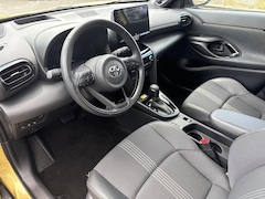Toyota Yaris Cross - 1.5 Hybrid Launch Edition | Panoramadak | Navigatie | Treeplanken | Stoel en stuurverwarmi